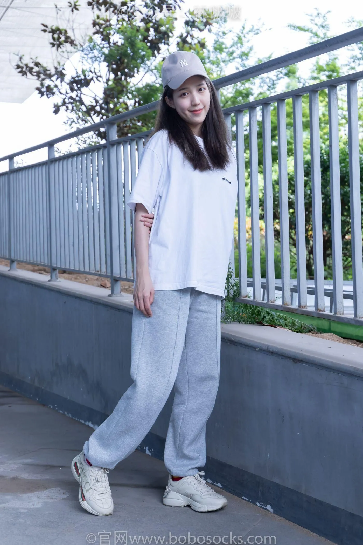 [BoBoSocks袜啵啵]NO.012 泡芙-运动鞋、白棉袜、裸足 [132P]插图8